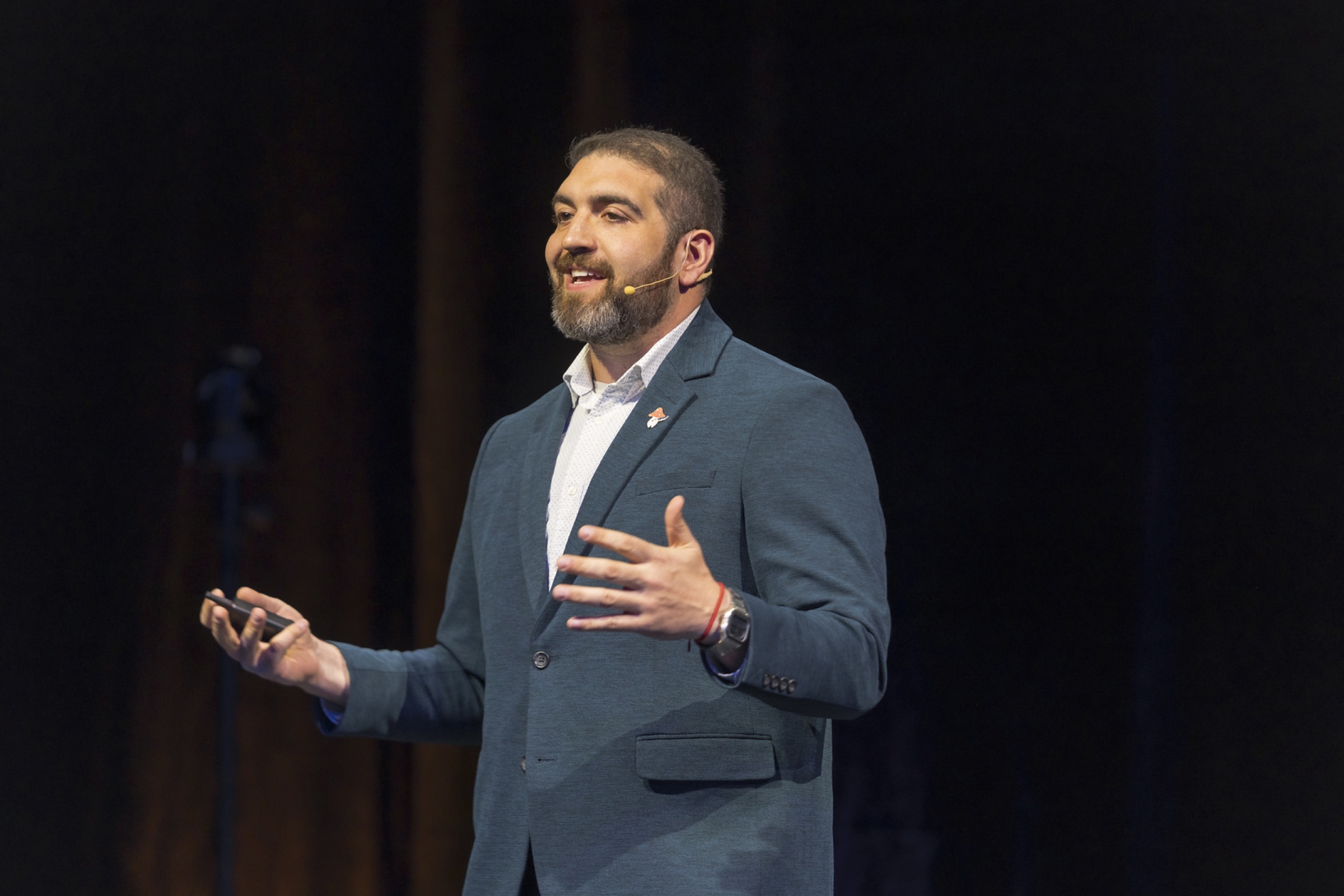 Rob Petrosino speaking on stage
